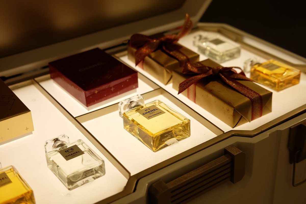 Perfumy na prezent: poradnik i przesądy, które warto znać